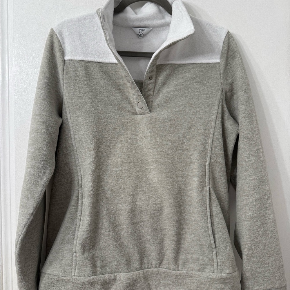Crown and Ivy Gray and White Pullover